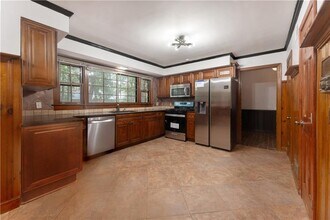 3757 Peachtree Dunwoody Rd in Atlanta, GA - Building Photo - Building Photo