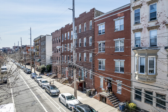 224 Madison St in Hoboken, NJ - Foto de edificio - Building Photo