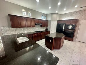 102 El Paso Ave in Clovis, CA - Building Photo - Building Photo