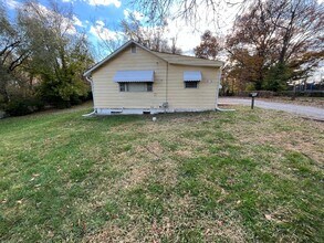 2552 Oakcrest Ave in Jennings, MO - Building Photo - Building Photo