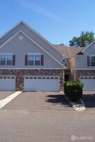 65 Heath Ct in Pennington, NJ - Building Photo