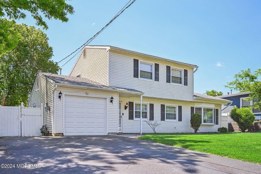 180 18th Ave in Brick, NJ - Building Photo