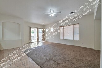 975 W Waxleaf Pl in Oro Valley, AZ - Building Photo - Building Photo