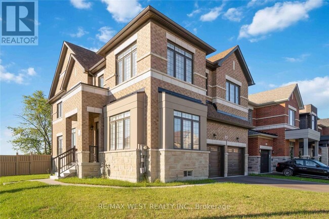 48 Boone Cres