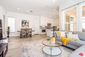 20621 W Chestnut Cir in Los Angeles, CA - Building Photo - Building Photo