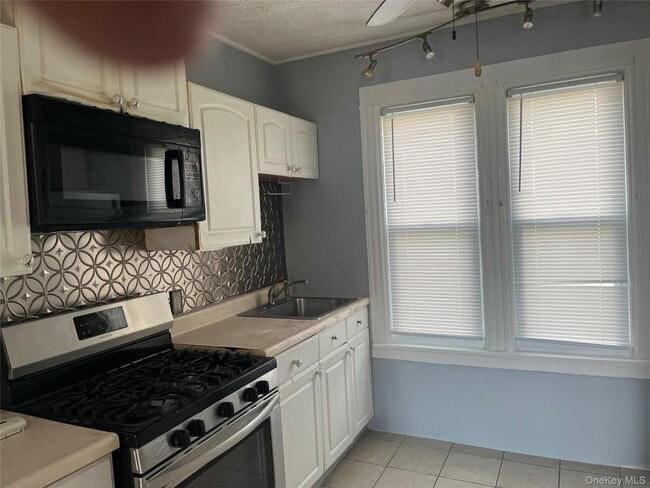 107 Smith St in Poughkeepsie, NY - Building Photo - Building Photo