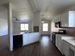 12720 Waynespur Ln in Elgin, TX - Building Photo - Building Photo