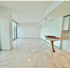 16901 Collins Ave, Unit 1202 in Sunny Isles Beach, FL - Foto de edificio - Building Photo