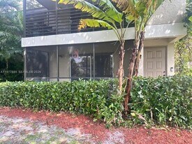 709 Gardens Dr, Unit 102 in Pompano Beach, FL - Building Photo