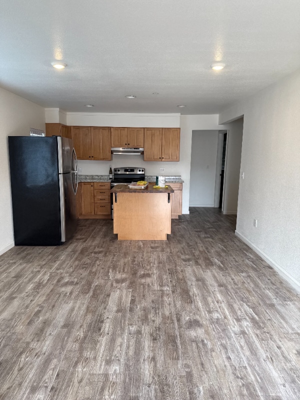 391 S Sanderson Way in Fort Bragg, CA - Foto de edificio - Building Photo