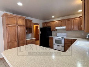 274 Tony Ln in Howard, WI - Building Photo - Building Photo