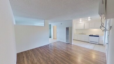 583 N Tustin Ave in Santa Ana, CA - Building Photo - Building Photo