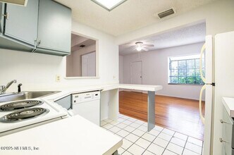 122 4th Ave N, Unit B in Jacksonville Beach, FL - Building Photo - Building Photo