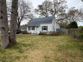 17 Eastover Rd in Sayville, NY - Building Photo - Building Photo