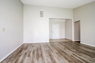 1353 Oswego Dr in Yukon, OK - Building Photo - Building Photo