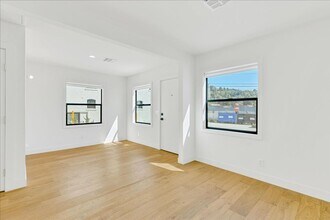 3381 N Eagle Rock Blvd in Los Angeles, CA - Building Photo - Building Photo