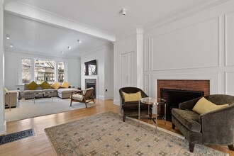 15 Regent Cir, Unit 1 in Brookline, MA - Building Photo - Building Photo