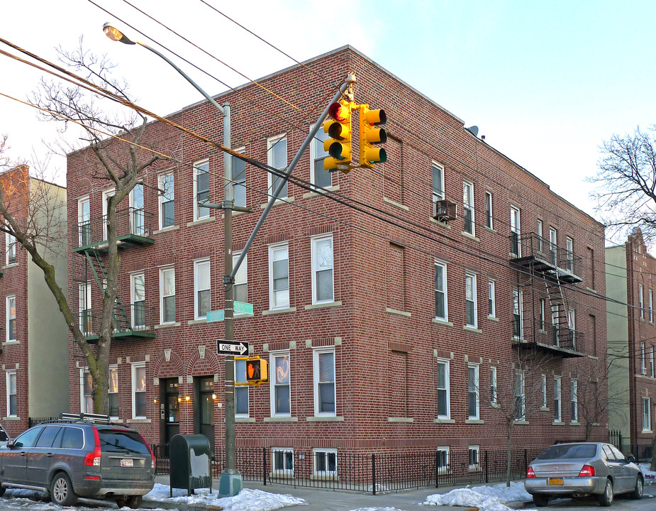 4419 28th Ave in Astoria, NY - Building Photo