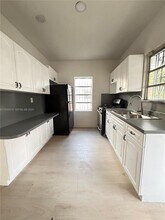 2035 NW 26th St in Miami, FL - Building Photo - Building Photo