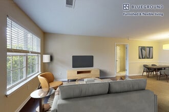 100 Court N Dr in Melville, NY - Building Photo - Building Photo