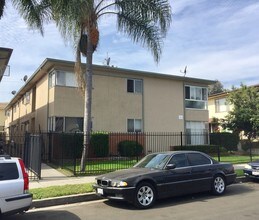 4028 Palmwood Dr in Los Angeles, CA - Building Photo - Building Photo