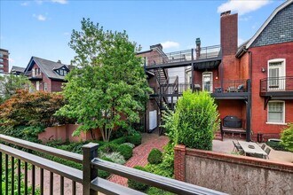 36 Carriage Ln in St. Louis, MO - Building Photo - Building Photo