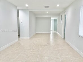 430 NW 51st Ave in Miami, FL - Building Photo - Building Photo
