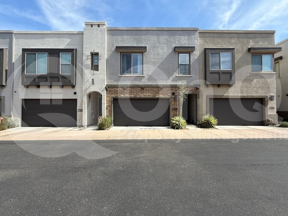 7330 E Vista Bonita Dr in Scottsdale, AZ - Building Photo