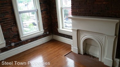 2405 Sarah St in Pittsburgh, PA - Building Photo - Building Photo