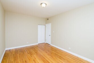 4439 W Fullerton Ave in Chicago, IL - Building Photo - Building Photo