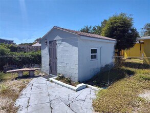 173 W 16th St in Riviera Beach, FL - Building Photo - Building Photo