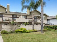 Palm Court Apartments in Buena Park, CA - Foto de edificio - Building Photo