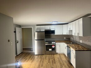 64 Market St in Somersworth, NH - Foto de edificio - Building Photo