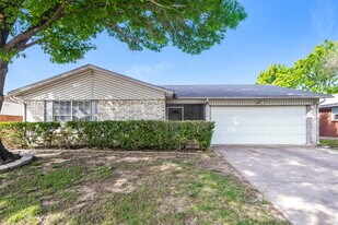 6029 Dustin Dr in Watauga, TX - Building Photo