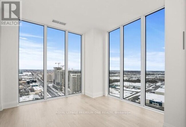 9000 Jane St in Vaughan, ON - Building Photo - Building Photo