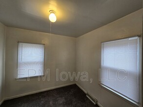 158 S Roosevelt Rd in Evansdale, IA - Building Photo - Building Photo