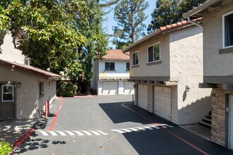 Union Station Apartments in Campbell, CA - Foto de edificio - Building Photo