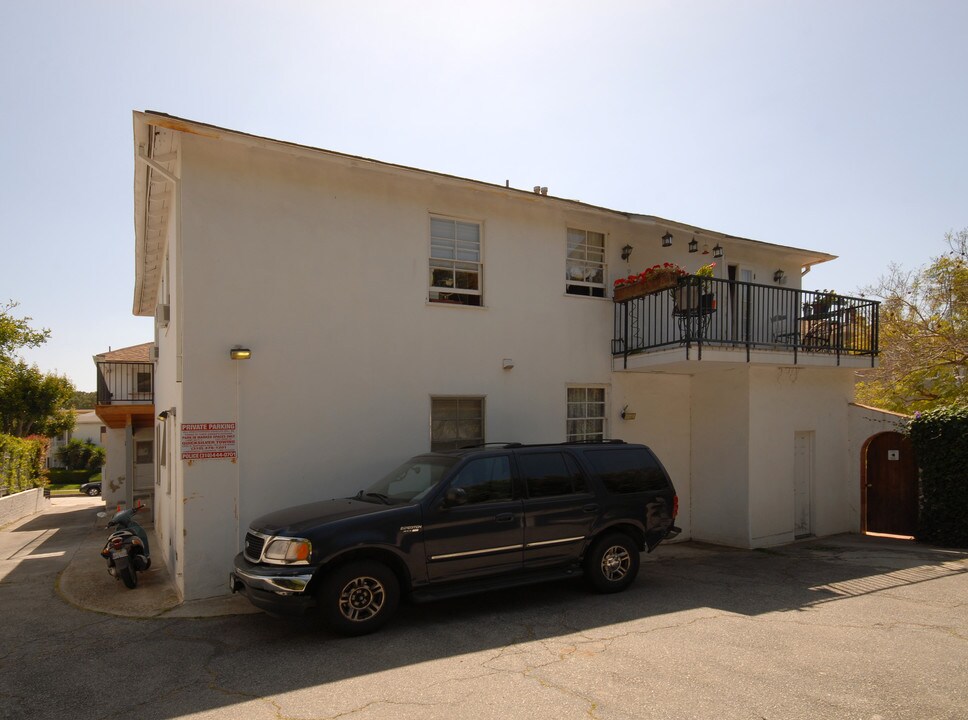 419 Veteran Ave in Los Angeles, CA - Building Photo