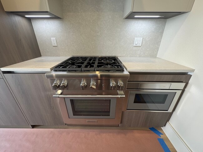 300 Franklin St, Unit 2