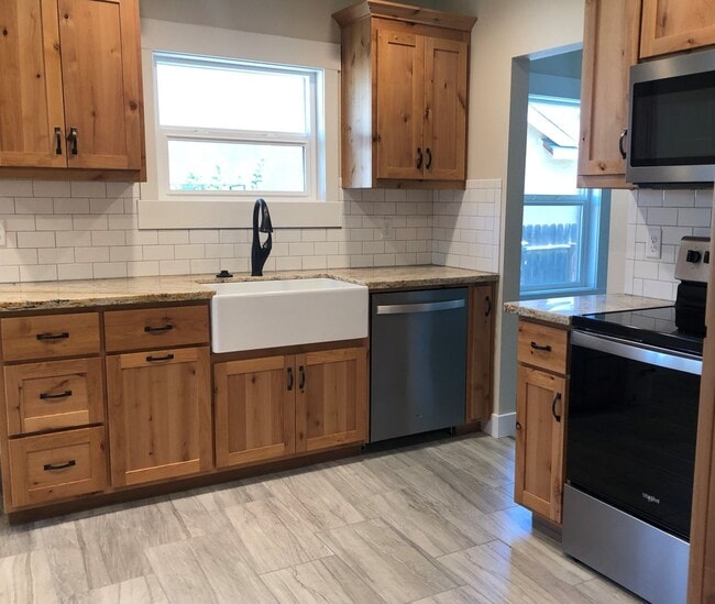 property at 830 W 11th Ave