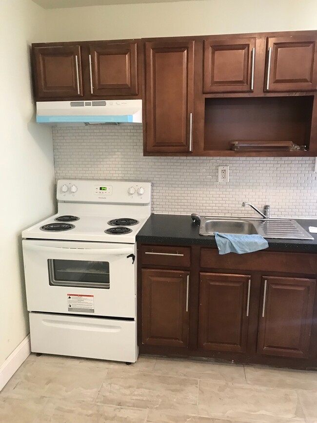 property at 5222 Arch St