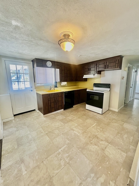 82 Trueman Dr, Unit #1 in Malden, MA - Building Photo - Building Photo
