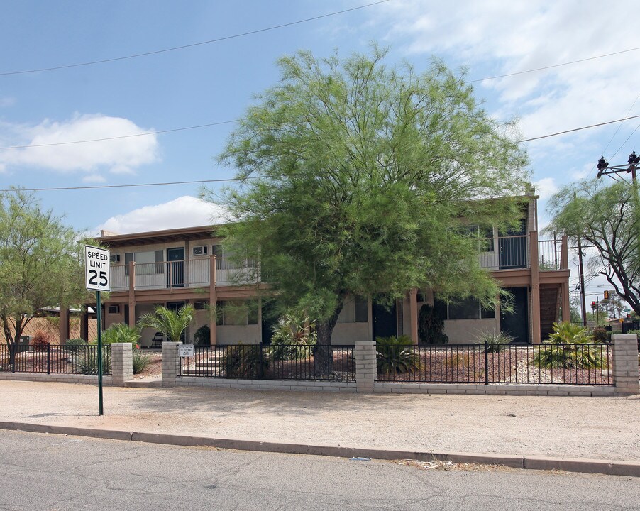 Studio II Apartments in Tucson, AZ - Building Photo