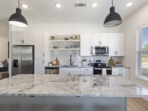 2090 Raider Way in Leander, TX - Building Photo - Building Photo