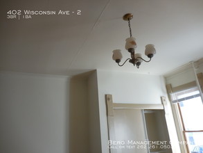 402 Wisconsin Ave-Unit -2 in Waukesha, WI - Foto de edificio - Building Photo