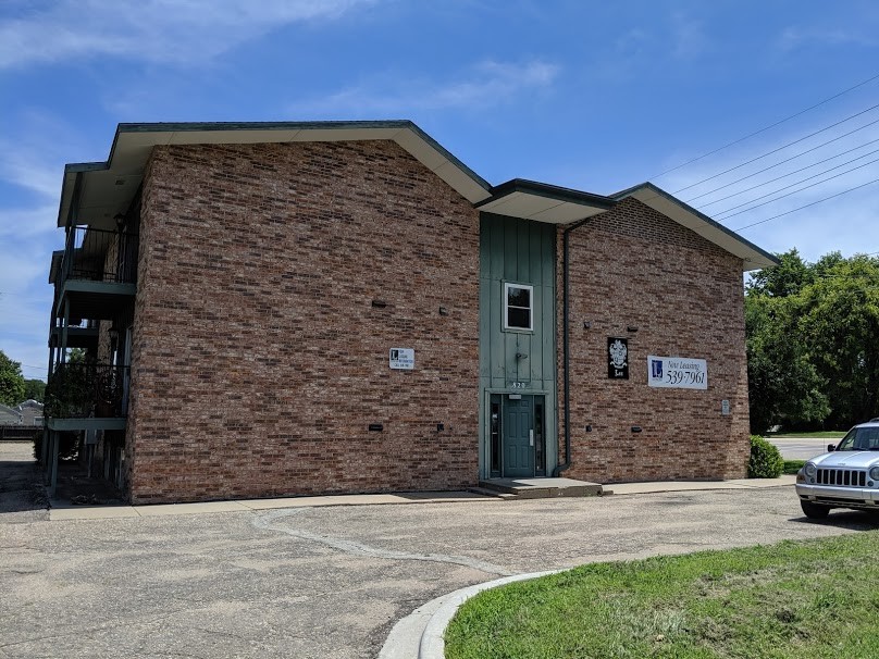 Lee Crest Apartments in Manhattan, KS - Building Photo