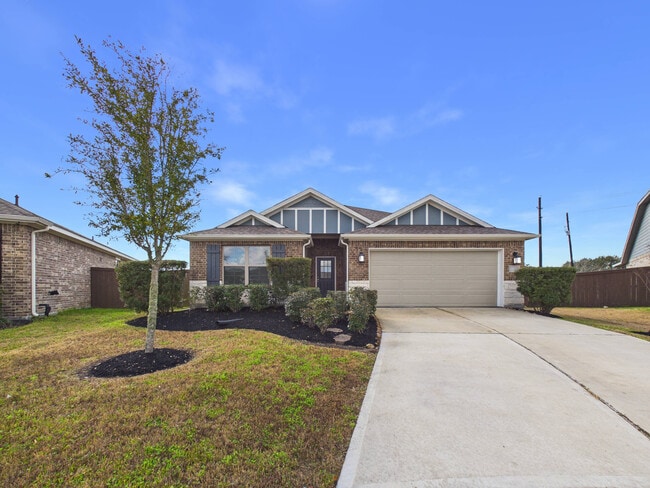 2002 Brisa Ln in Mont Belvieu, TX - Building Photo - Building Photo