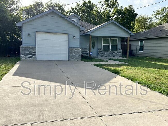 1310 Sabine St in Greenville, TX - Building Photo - Building Photo