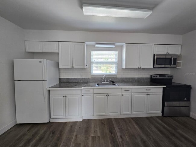 4919 S Renellie Dr in Tampa, FL - Building Photo - Building Photo