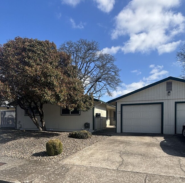 property at 1180-1180 18th St SE